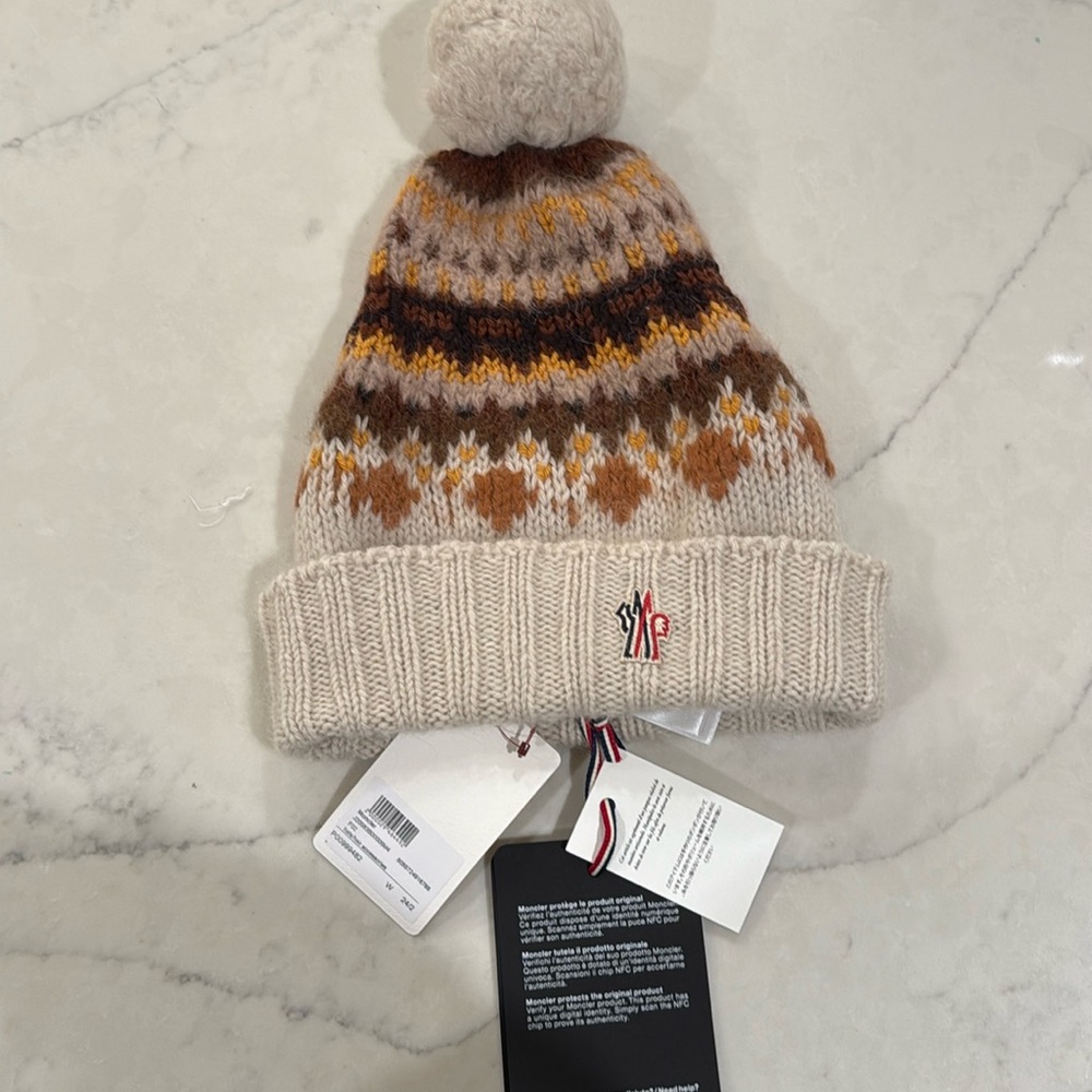 Moncler hat